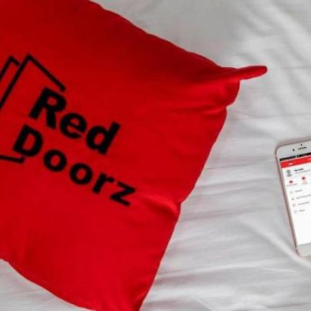 Reddoorz Syariah Near Dbl Arena 2 Hotell Surabaya Exteriör bild