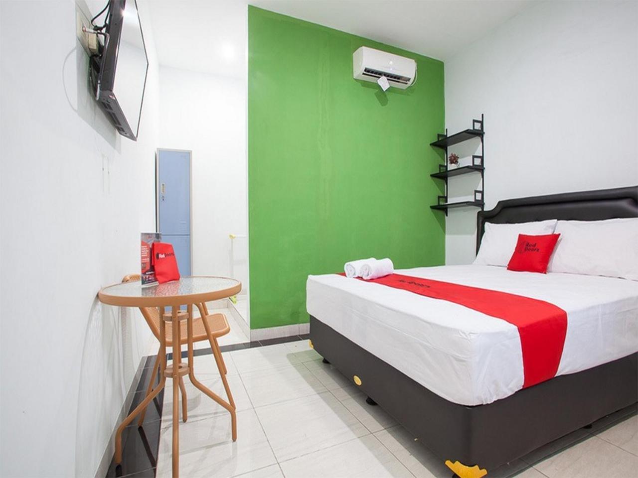Reddoorz Syariah Near Dbl Arena 2 Hotell Surabaya Exteriör bild