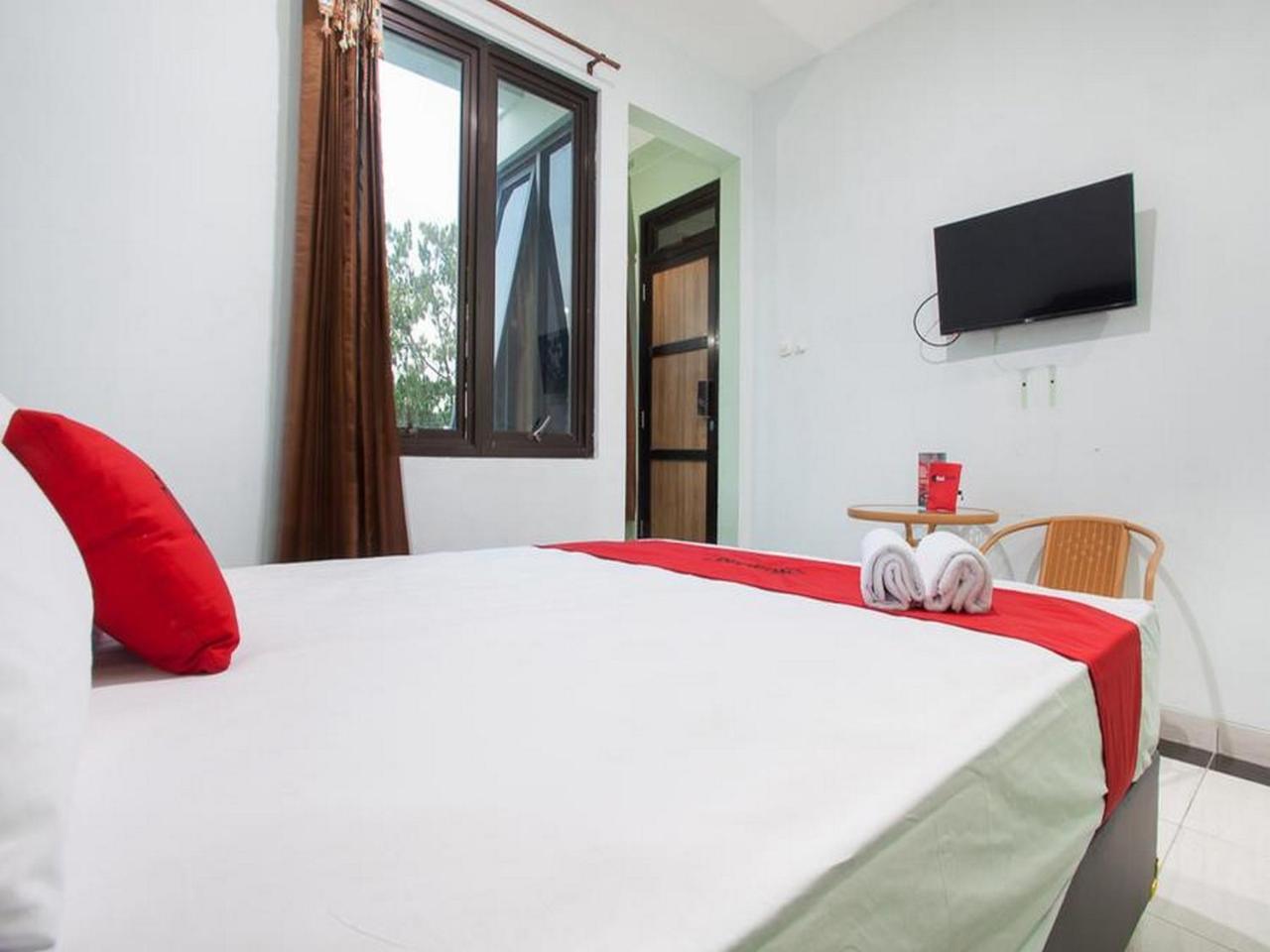 Reddoorz Syariah Near Dbl Arena 2 Hotell Surabaya Exteriör bild