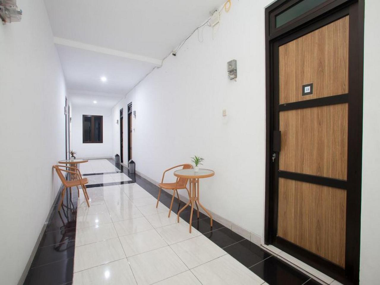 Reddoorz Syariah Near Dbl Arena 2 Hotell Surabaya Exteriör bild