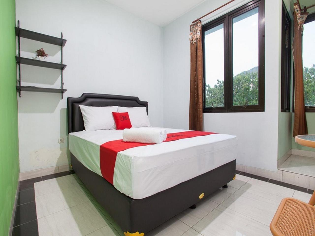 Reddoorz Syariah Near Dbl Arena 2 Hotell Surabaya Exteriör bild