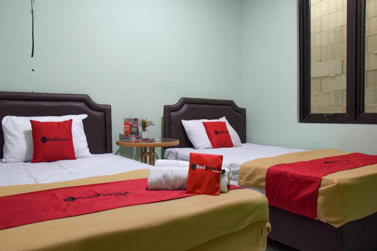 Reddoorz Syariah Near Dbl Arena 2 Hotell Surabaya Exteriör bild