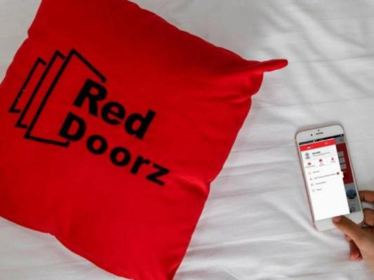 Reddoorz Syariah Near Dbl Arena 2 Hotell Surabaya Exteriör bild